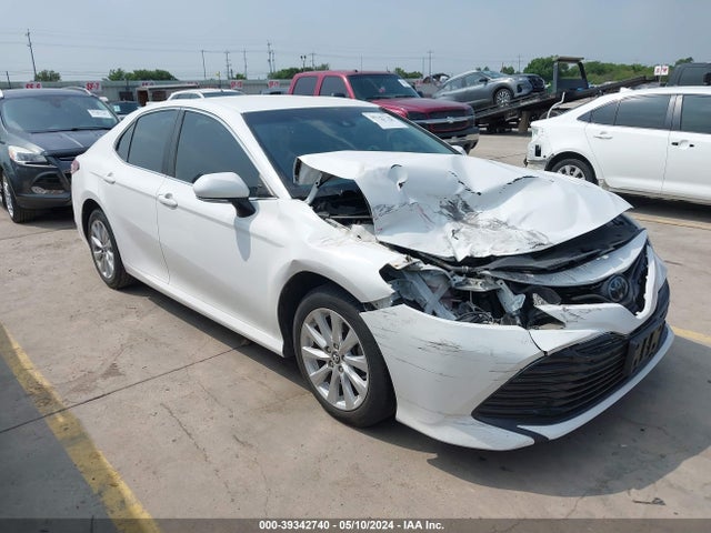 Toyota CAMRY LE 2018 4T1B11HK7JU577258 zdjęcie główne