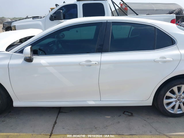Toyota CAMRY LE 2018 4T1B11HK7JU577258 Image 14