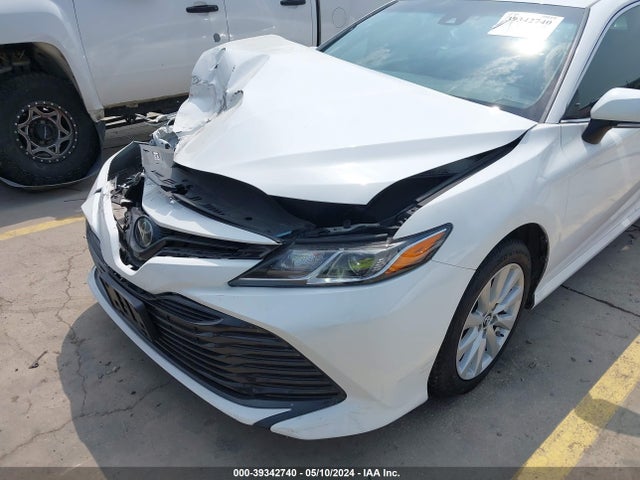 Toyota CAMRY LE 2018 4T1B11HK7JU577258 Image 17