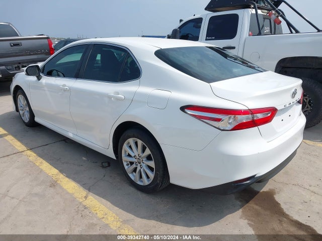 Toyota CAMRY LE 2018 4T1B11HK7JU577258 Image 3