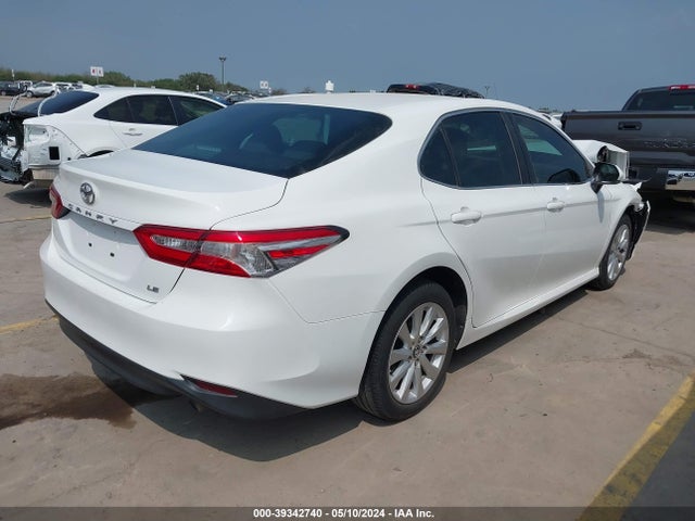 Toyota CAMRY LE 2018 4T1B11HK7JU577258 Image 4