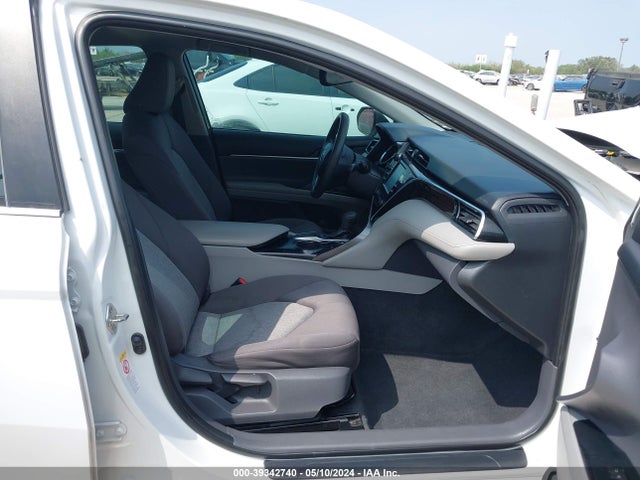 Toyota CAMRY LE 2018 4T1B11HK7JU577258 Image 5