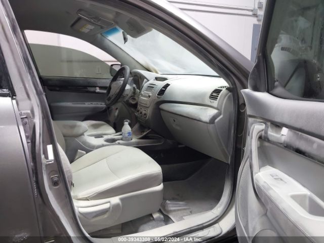 5XYKTCA6XFG614576 KIA SORENTO LX