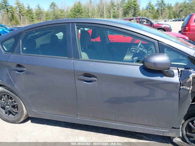 Toyota Prius Three 2015 JTDKN3DU0F1880659 Image 13
