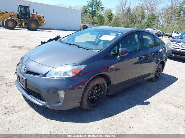 Toyota Prius Three 2015 JTDKN3DU0F1880659 Image 2