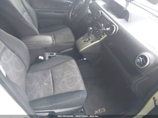 JTLZE4FE0FJ078305 Scion XB