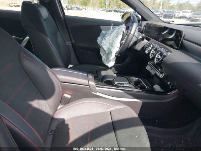 W1K3G4FB3LJ217636 Mercedes-Benz A 220 4matic