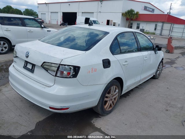 3VW2K7AJXFM201975 Volkswagen Jetta 2.0l S