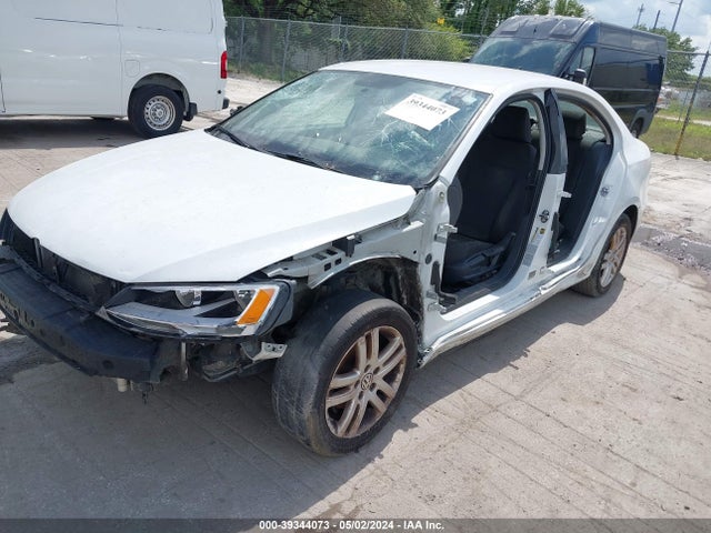 3VW2K7AJXFM201975 Volkswagen Jetta 2.0l S