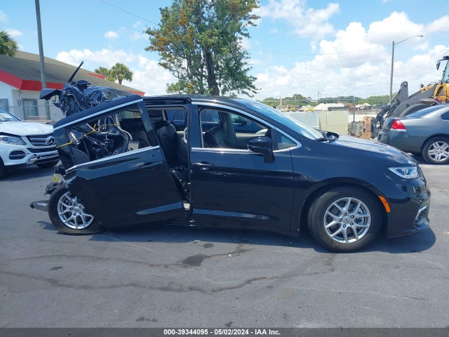Chrysler Pacifica Touring L 2024 2C4RC1BG3RR101776 Image 13