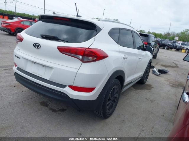 KM8J33A48HU470016 Hyundai TUCSON SE
