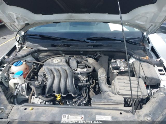 3VW2K7AJ8FM301329 Volkswagen Jetta 2.0l S
