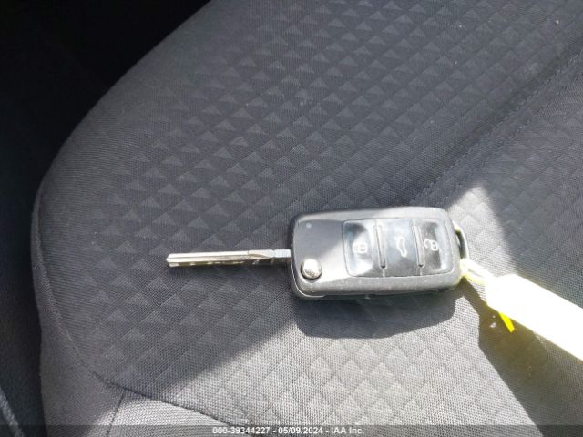3VW2K7AJ8FM301329 Volkswagen Jetta 2.0l S