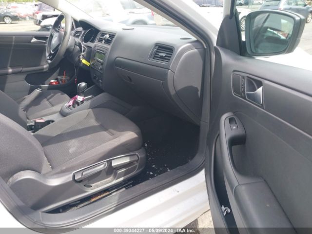 3VW2K7AJ8FM301329 Volkswagen Jetta 2.0l S
