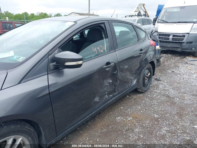 Ford FOCUS SE 2016 1FADP3K28GL270508 Image 6