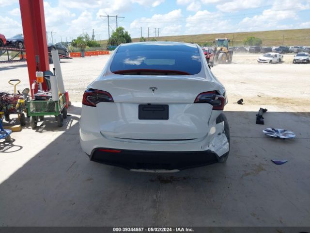 7SAYGDED4PF945727 Tesla Model Y Rwd