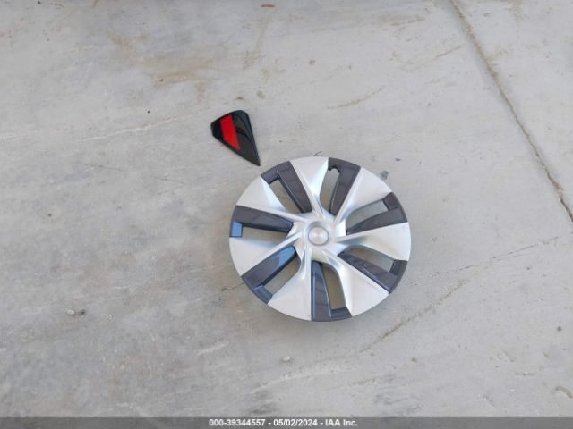 7SAYGDED4PF945727 Tesla Model Y Rwd