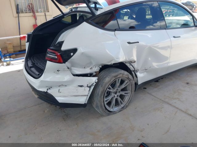 7SAYGDED4PF945727 Tesla Model Y Rwd
