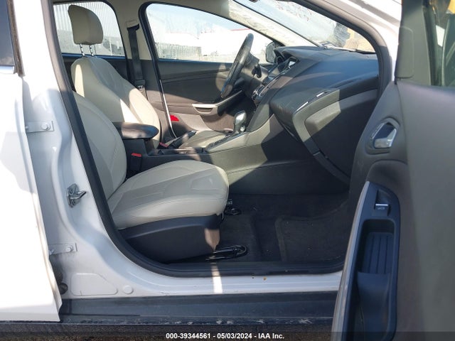 Ford Focus Titanium 2017 1FADP3N25HL309875 Image 5
