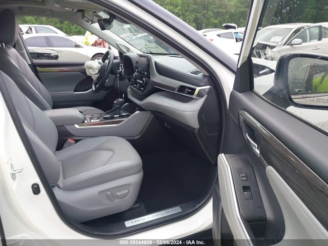 Toyota Highlander Limited 2021 5TDYZRAH8MS525408 Image 5