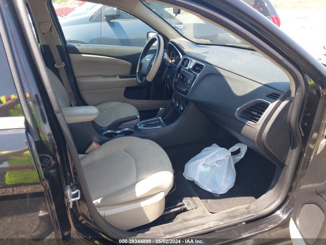 Chrysler 200 LX 2014 1C3CCBAB5EN121802 Image 5