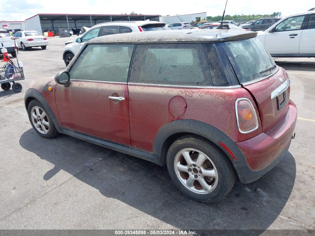 2009 MINI COOPER WMWMF33559TU71062 Photo 2