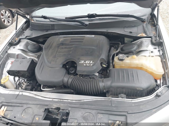 Chrysler 300 2014 2C3CCAAG1EH118362 Image 10