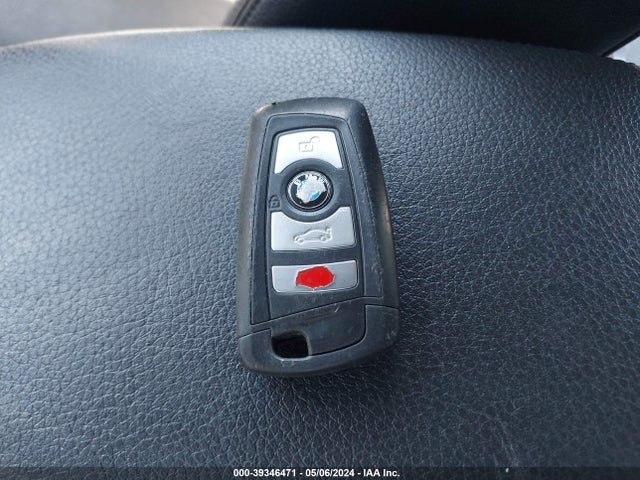 WBA8E1G37HNU18979 BMW 320i