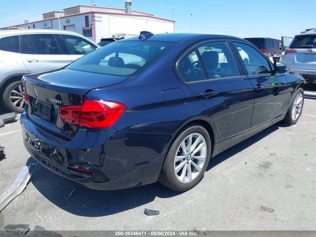 WBA8E1G37HNU18979 BMW 320i