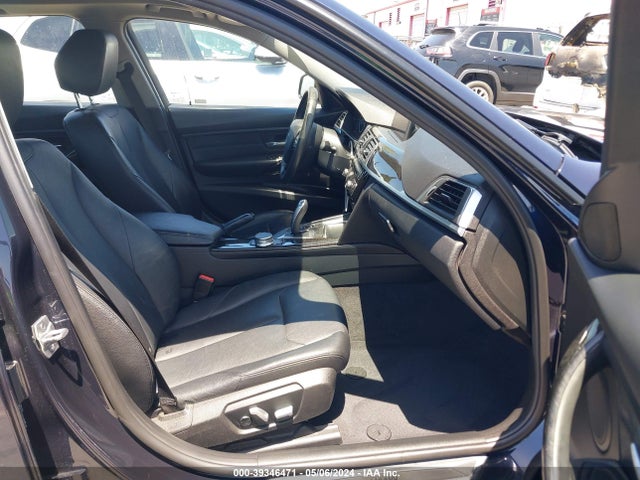 WBA8E1G37HNU18979 BMW 320i