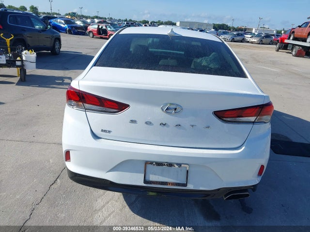 Hyundai SONATA ECO 2018 5NPE24AA3JH713798 Image 16