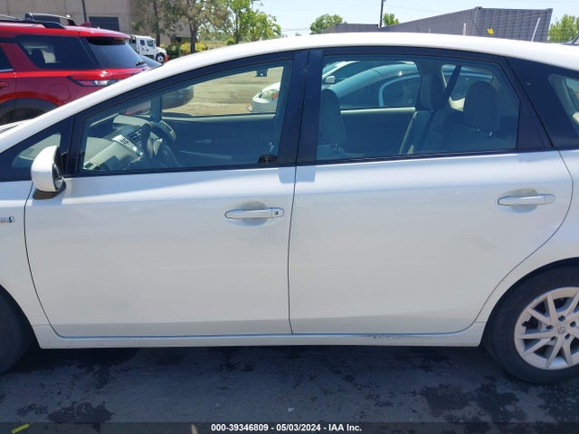 Toyota Prius V Three 2014 JTDZN3EU7EJ001685 Image 14
