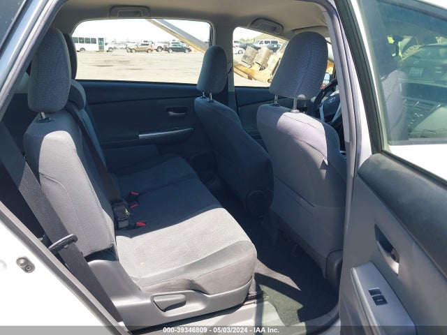 Toyota Prius V Three 2014 JTDZN3EU7EJ001685 Image 8