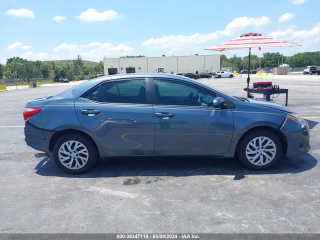 Toyota COROLLA LE 2018 5YFBURHE1JP837820 Image 13