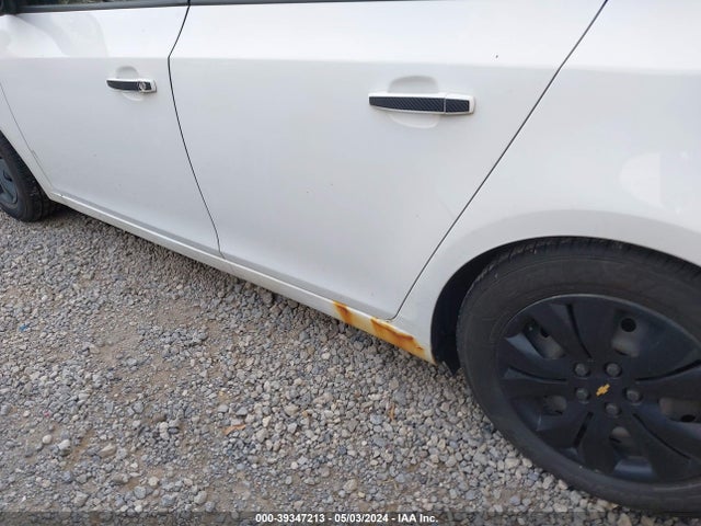 Chevrolet Cruze Ls Auto 2015 1G1PA5SG9F7124537 Image 12
