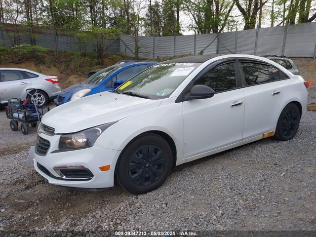 Chevrolet Cruze Ls Auto 2015 1G1PA5SG9F7124537 Image 2