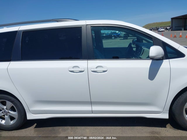 Toyota Sienna Le 8 Passenger 2018 5TDKZ3DC9JS920535 Image 13