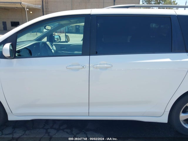 Toyota Sienna Le 8 Passenger 2018 5TDKZ3DC9JS920535 Image 14