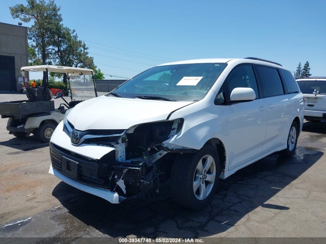 Toyota Sienna Le 8 Passenger 2018 5TDKZ3DC9JS920535 Image 2