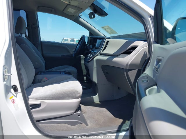 Toyota Sienna Le 8 Passenger 2018 5TDKZ3DC9JS920535 Image 5