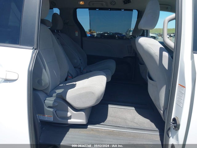 Toyota Sienna Le 8 Passenger 2018 5TDKZ3DC9JS920535 Image 8
