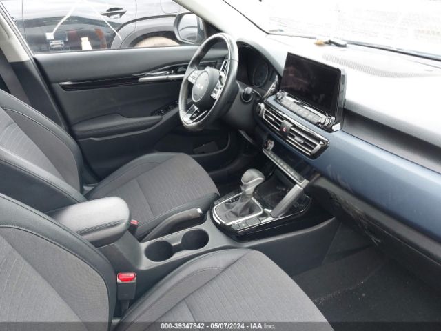 KNDEU2AA8P7410379 KIA SELTOS S