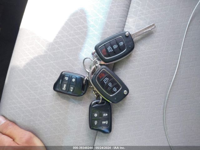 KM8J3CA40HU511335 Hyundai TUCSON SE