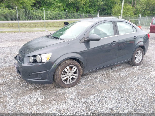 Chevrolet Sonic Lt Auto 2015 1G1JC5SH7F4177473 Image 2