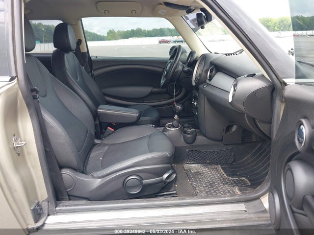 2011 MINI COOPER CLUBMAN WMWZF3C55BTY00838 Photo 4