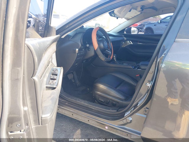 JM1BPBDMXK1117031 Mazda Mazda3 Preferred Package
