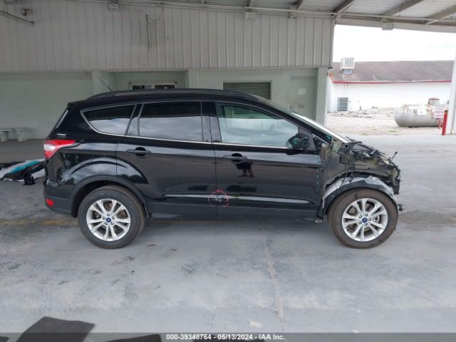 1FMCU0G96HUC19146 Ford ESCAPE SE