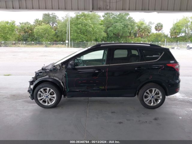 1FMCU0G96HUC19146 Ford ESCAPE SE