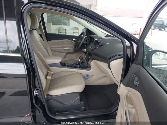 1FMCU0G96HUC19146 Ford ESCAPE SE