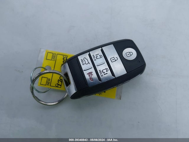 KIA SEDONA LX 2017 KNDMB5C18H6313707 Image 11